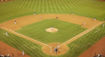 baseball-diamond-during-game