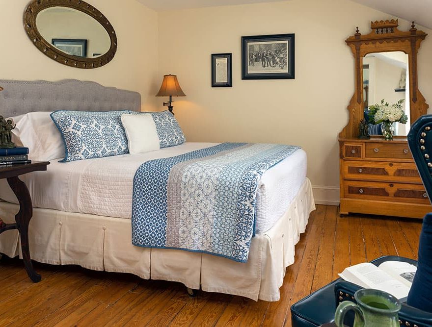 Bedroom in the Twain room