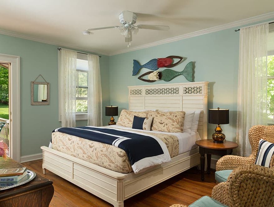 Bedroom by private entrance in the St. Somewhere Room