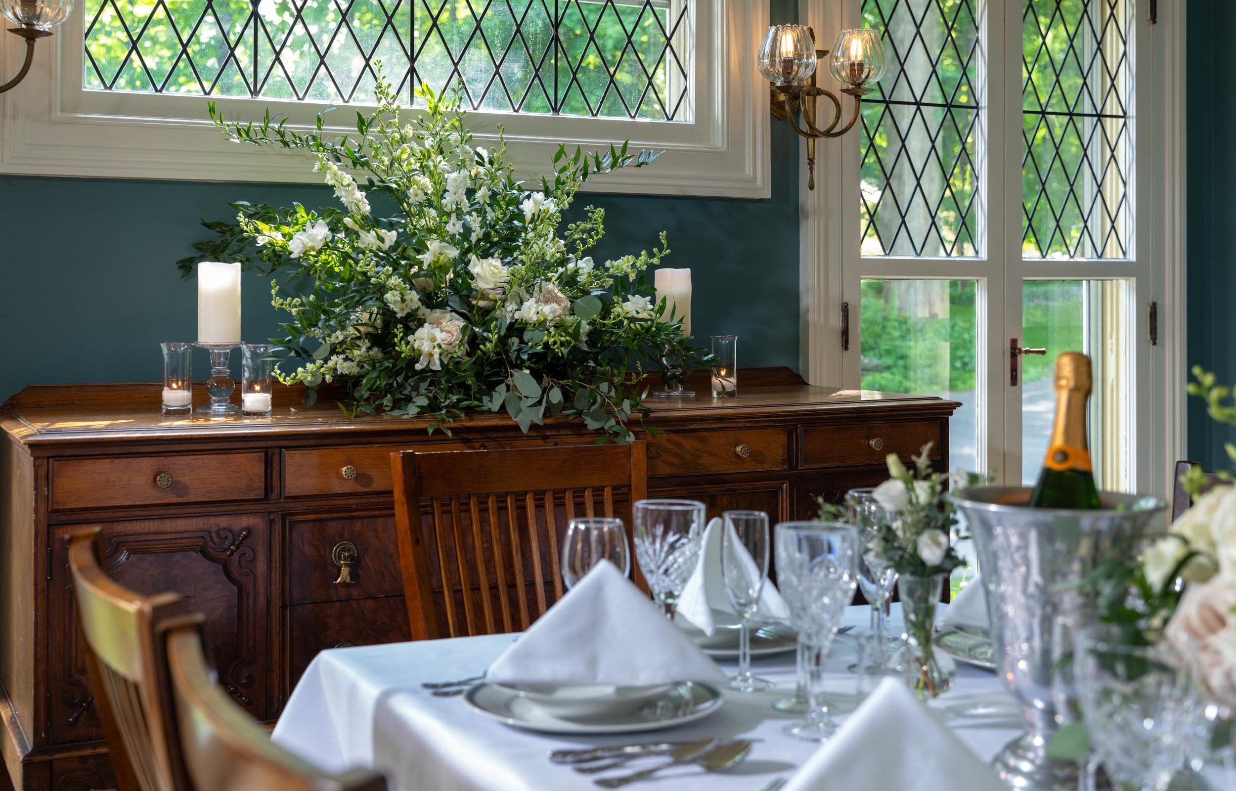 Dining table and flowers for wedding in NY
